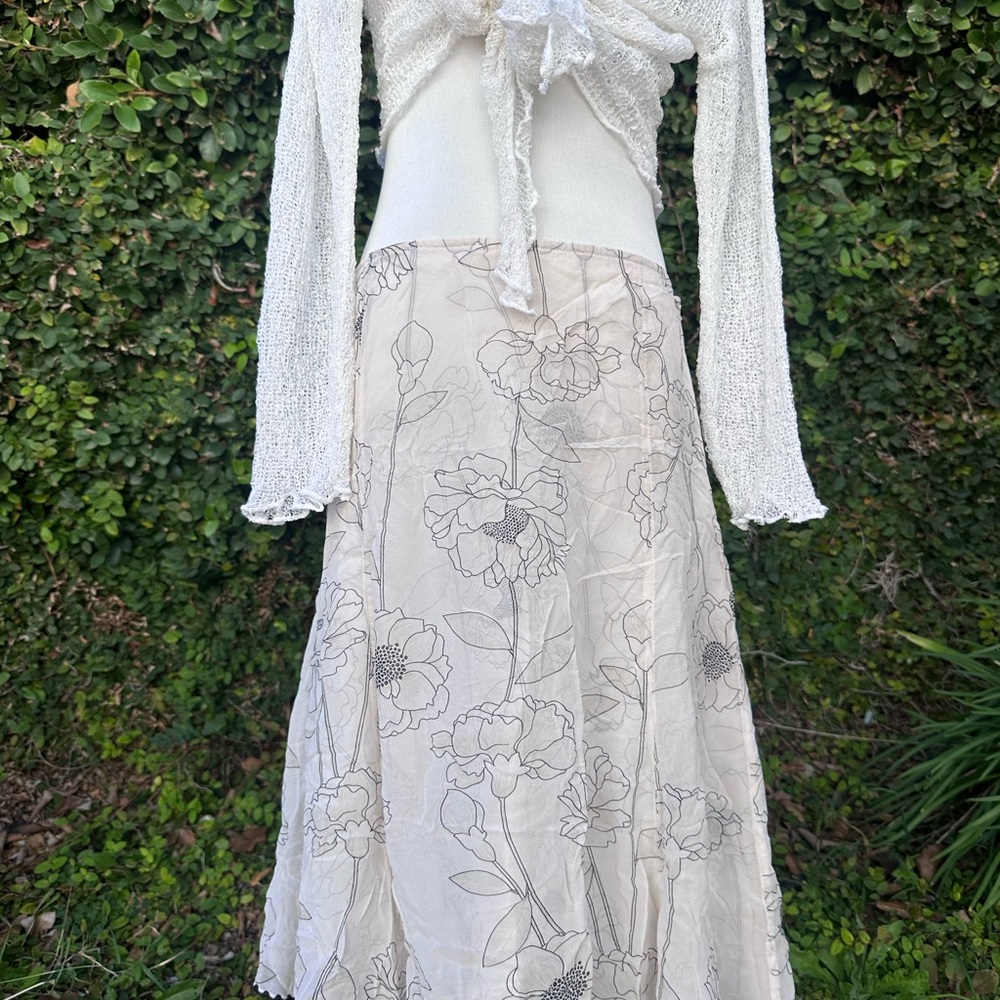 ✨90’s style White House Black Market floral silk midi